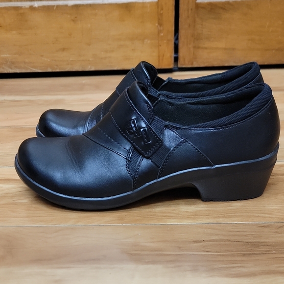Clarks SIZE 9 Black Angie Pearl Womens Closed Toe Slip-On Mule/Clog Shoes - Picture 1 of 15